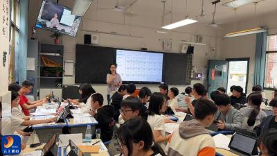 安徽省合肥市第五十五中学到实验中学开展平板教学送教交流活动