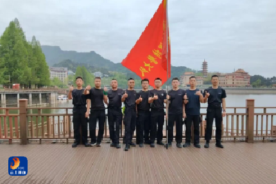 燃！19公里实战拉练，通山公安巡特警徒步登顶九宫山