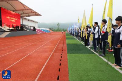 五四之火燃青春 温厚之行向未来  ——通山县实验高级中学举行纪念五四运动主题升旗仪式