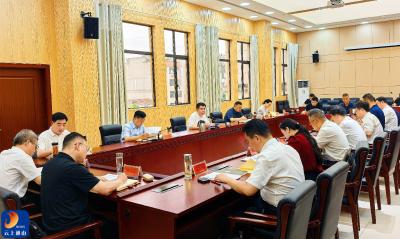 吴涛主持召开县委理论学习中心组集体学习会议