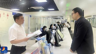 县住建局：“一把手”走流程 换位体验优服务