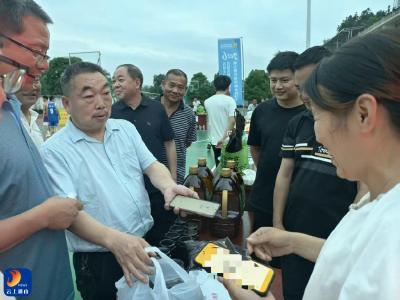 赛事燃乡土 烟火助振兴！杨芳林乡“村BA+夜演+夜市”激活乡村新活力 