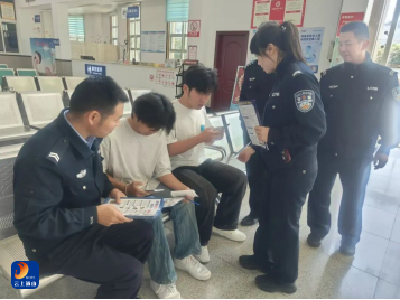为“五一”假期“上弦”！通山公安走进车站菜市送上反诈“安全锦囊”