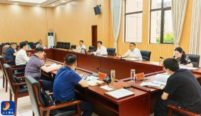 吴涛主持召开县委理论学习中心组学习 暨“立党为公”学习研讨会议