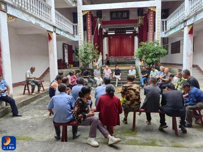 南林桥镇湄溪村屋场会：理论宣讲如春风 干群共话振兴路