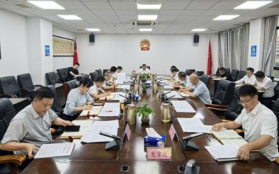 王功辉主持召开县政府党组会暨县政府周工作例会
