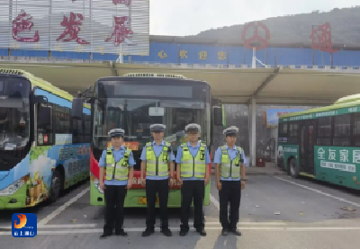 “绿丝带”护考启航！通山交警严把车辆安全关 全力护航高考路