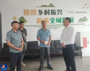 九宫山镇开展“七一”走访慰问老党员活动
