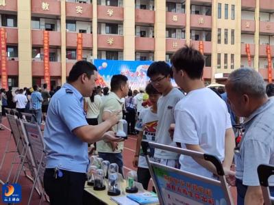 洪港镇：书香润童心 禁毒护成长 多部门借力六一开展禁毒进校园宣传 