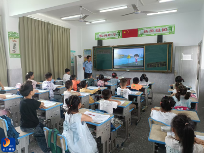 法治副校长“送教”进校园！通山公安解锁暑期防溺水与交通安全“密码”