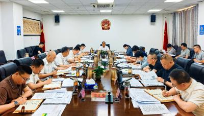 王功辉主持召开县政府常务会议