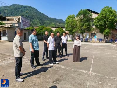 县人大常委会调研组赴九宫山镇开展义务教育优质均衡发展专题调研