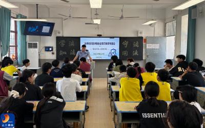 县实验中学畈泥校区召开法治安全警示教育专题会