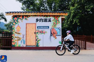 通山县南林桥镇湄溪村：一溪碧水激活“清凉经济”