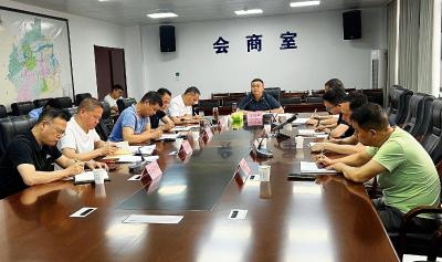 V视丨王功辉主持召开全县防汛暨中考工作视频会
