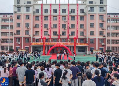 千帆竞发赴征程——通山县振新学校举行2026届高考送考仪式