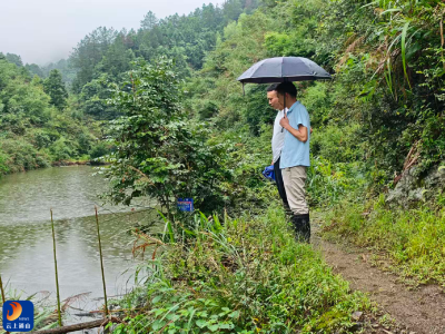杨芳林乡：干群同心筑窂讯期安全屏障