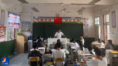 洪港镇：代表变“老师” 把屋场会开到课堂去