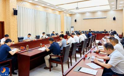 吴涛主持召开县委理论学习中心组集体学习会议