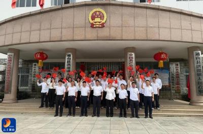 洪港镇：重温入党誓词 永葆初心本色 