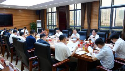 王功辉主持召开党政联席会议