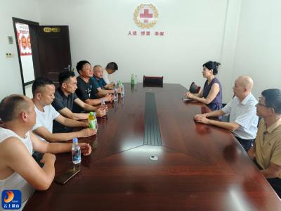 县红十字会退休老党员徐臣全无偿救治烧伤老人暖民心