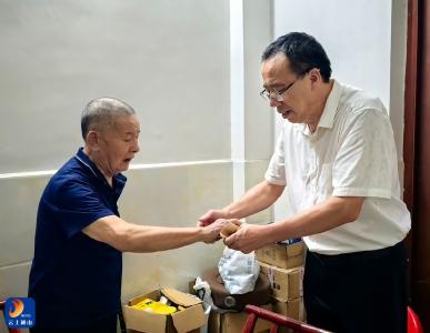 县委党校开展“七一”老党员走访慰问活动