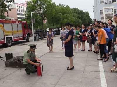 消防中队深入中国移动通信开展消防安全宣传活动