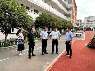 应城：城中街道开展教师节走访慰问活动