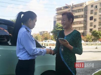 服务零距离   应城辅警送证上门
