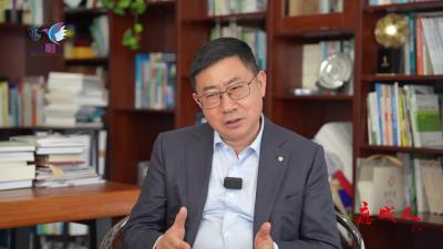 《应城人》特别节目--校友回归 智兴蒲阳。王仁宗，应城市三合镇人，湖北富邦科技股份有限公司董事长，中国磷肥协会会员，湖北省企业家协会会员，享受省政府津贴专家。