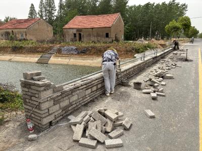 应城市天鹅镇：加固河道护栏 筑牢群众安全防线