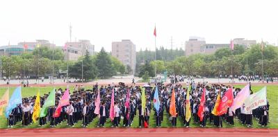 应城市第一高级中学师生趣味运动会“嗨翻天”