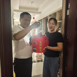 湖北洁尔雅物业有限公司暖心送“糕粽” 助力高考学子