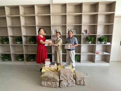 安陆市总工会为基层工会“职工书屋” 捐赠书籍