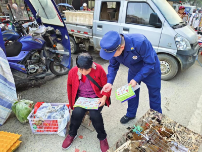 安陆：冬季防火宣传进“早市”