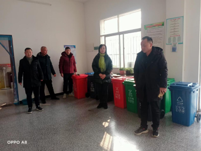安陆市融媒体中心：捐赠分类垃圾箱 助力美丽乡村建设