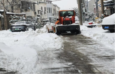 安陆市府城街道府东社区扫雪除冰 为群众出行排忧解难