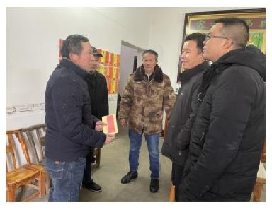 安陆市市委宣传部走访慰问“身边好人”和 “文明家庭”