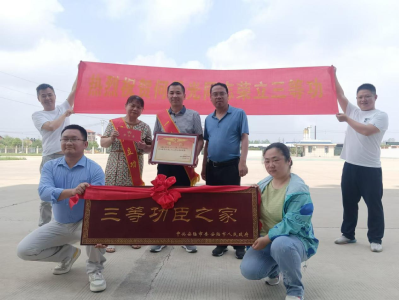 安陆经济开发区为荣立三等功现役军人家庭送喜报