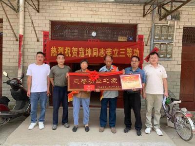 军营建功立业，家乡共享荣光——安陆市为立功受奖现役军人家庭送喜报