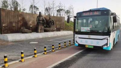 安陆城区至巡店镇洪山村城乡公交正式开通试运营