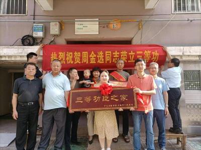 安陆市李店镇：军营建功业 喜报送家门