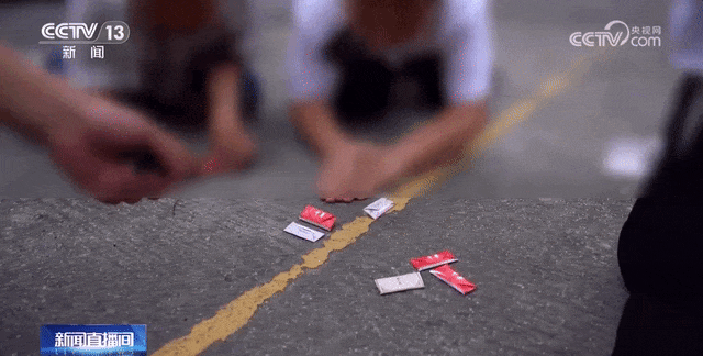 废旧烟盒变游戏！小学生为何沉迷玩“烟卡”？