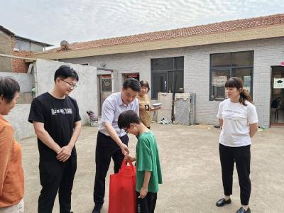 安陆市南城街道：“微心愿”礼包传递爱与暖