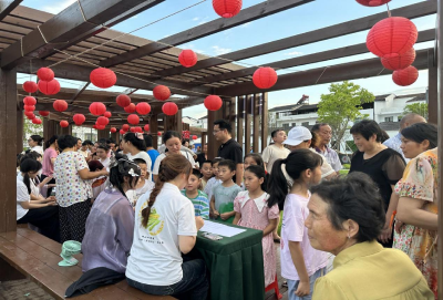 安陆市辛榨乡：汉服花灯游园会 群众欢喜笑开颜