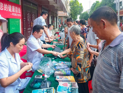 安陆市李店镇卫生院开展医师节义诊活动