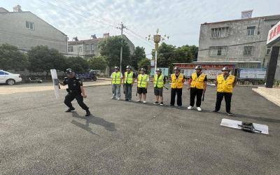 安陆经济开发区：开展应急处突防暴培训演练