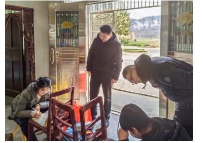 南城街道团工委开展节前走访慰问活动