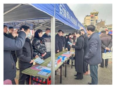 安陆人社局开展工伤预防宣传活动